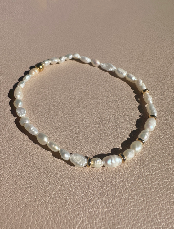 stretchy beaded bracelet with freshwater pearls and gold beads