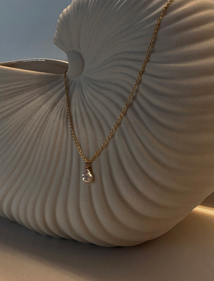 Wavy Pearl Pendant